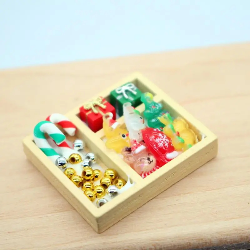 1 Set 3,5 * 3 * 0,5 cm Mini Hängender Baum Modell Puppenhaus Bunte Süßigkeiten Weihnachtsgeschenkbox Urlaub Dekoration Puppenzubehör