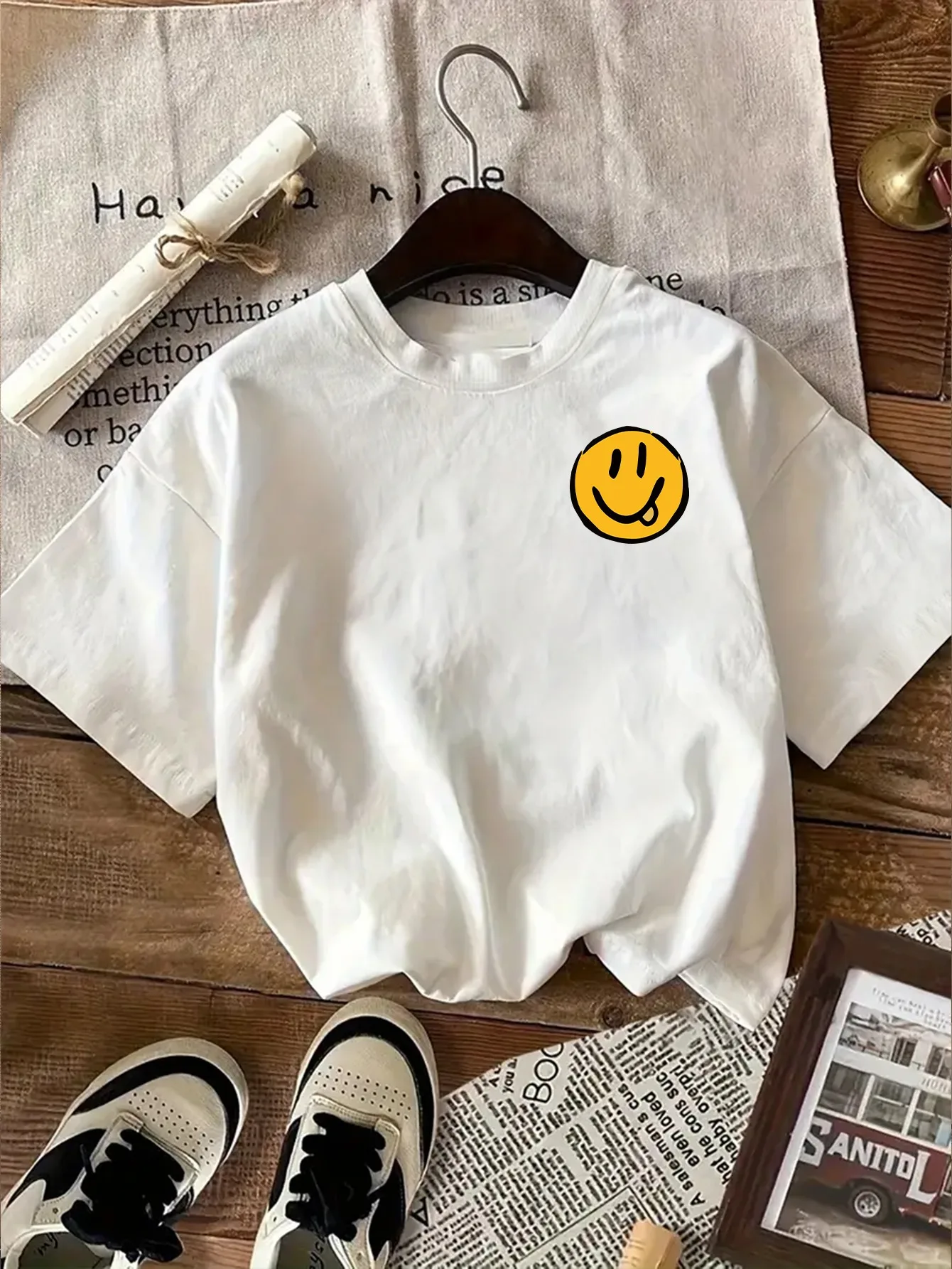 Damen Casual Kurzarm-T-Shirt mit Rundhalsausschnitt, lustigem Gesichtsdruck "SMILE", Sommer-Top, bequemes Damen-T-Shirt, verspieltes Design – Detail 3