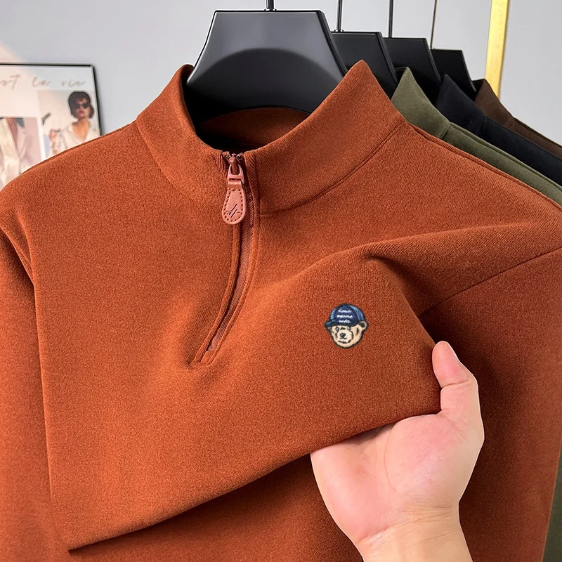 Camiseta de manga larga de otoño para hombre de marca de lujo, sudadera bordada de terciopelo alemán, ropa masculina moderna y versátil.