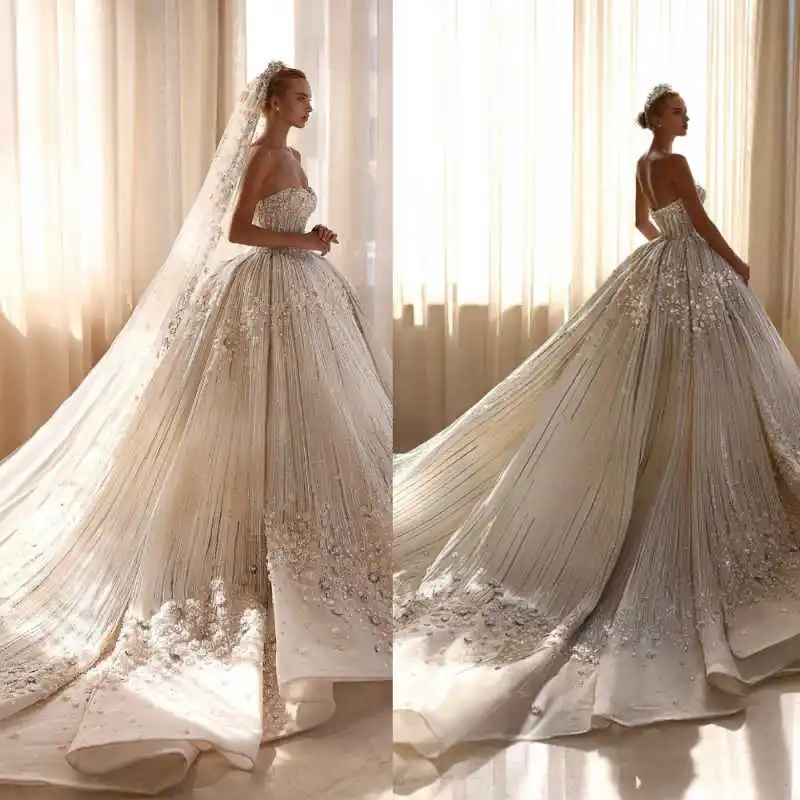 

Luxury Wedding Dresses Strapless Sleeveless Crystal Beaded Appliques Ball Gown Bridal Gowns Sweep Train Customized