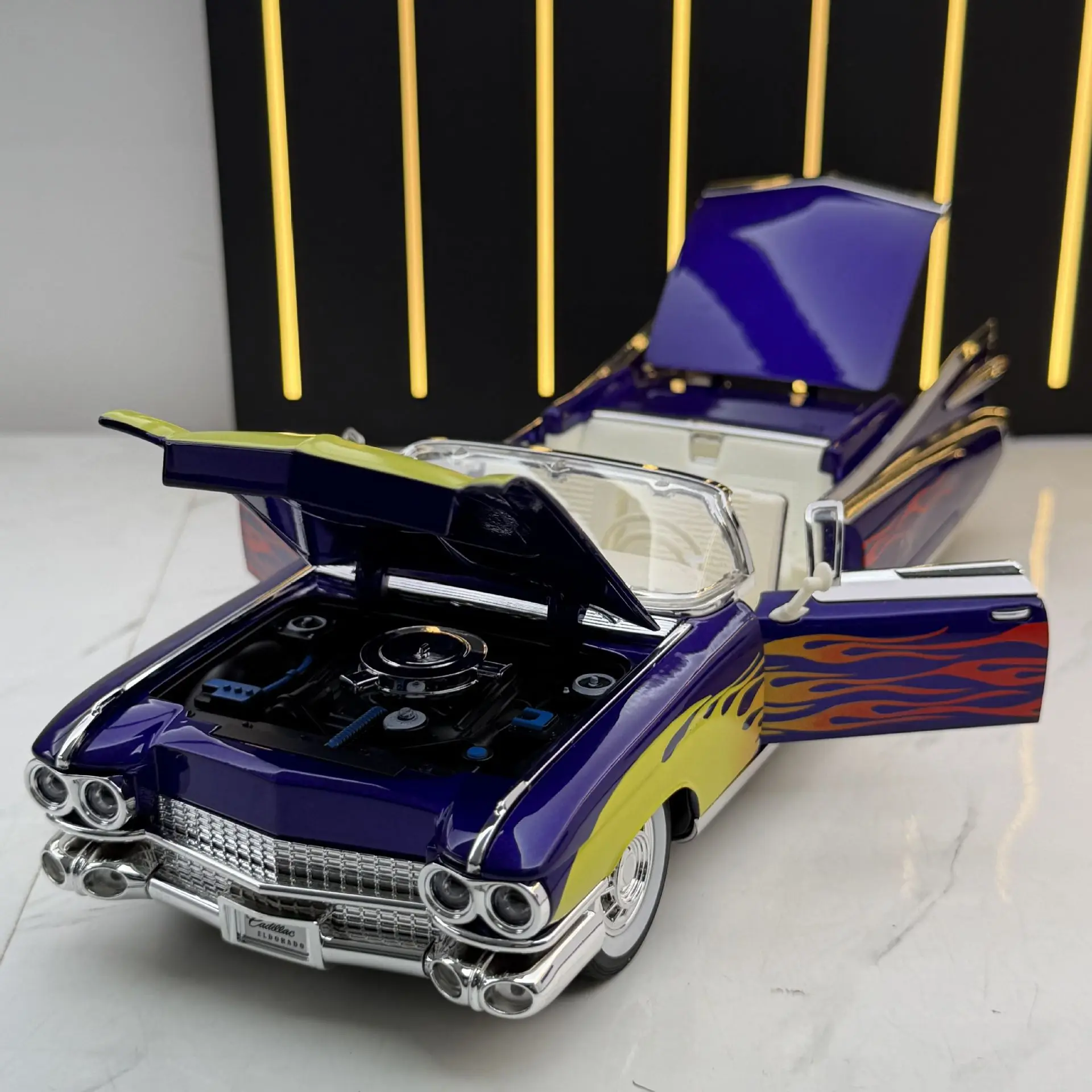 1:24 Big Rocket Eldorado Convertible Sound and Light Alloy Model Car Toy Diecasts Casting Car Toys For Vehicle Gift