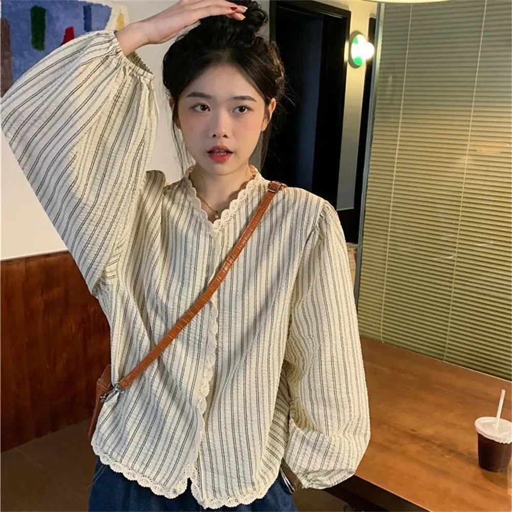 Vintage Striped Lace Shirts For Women Cute V-Neck Korean Fashion Lantern Sleeve Shirt Autumn Chic Girls Loose All-Match Students