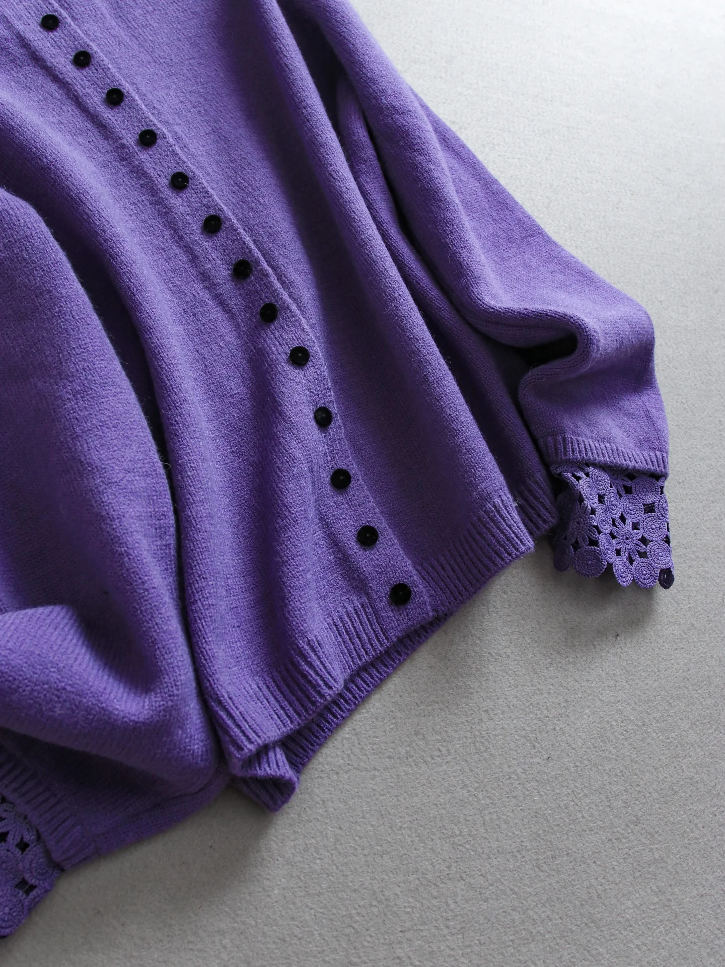 Colletto rialzato vintage con bottoni multipli Caldo maglione a maniche lunghe con fiore a gancio cavo alla moda Cardigan lavorato a maglia da donna