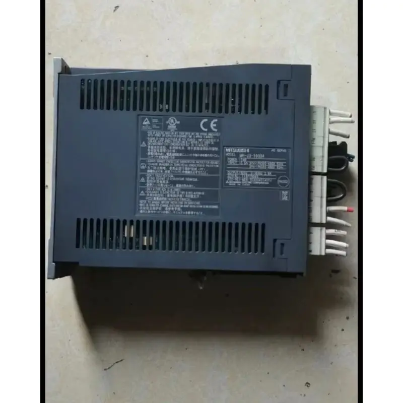 

MR-J3-100B4 MR J3 100B4 Second-hand Drive,Normal Function Tested OK