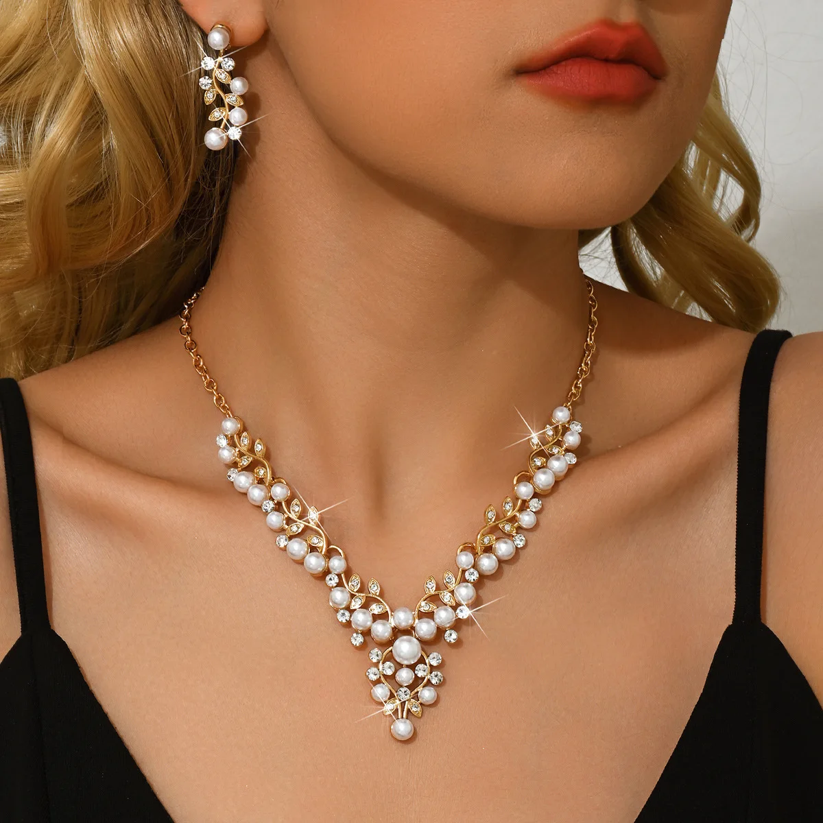 Vintage Pearl Rhinestone Necklace Earrings Set Women's V-Neck Floral Jewelry for Wedding Party Bridal Prom Dress Accessory Gift