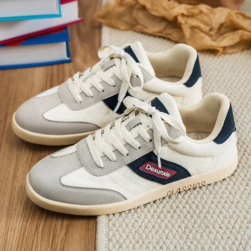 

2025 Новая спортивная обувь, модная обувь, весенняя трендовая повседневная обувь на плоской подошве, новая модная удобная белая обувь на вулканизированной платформе