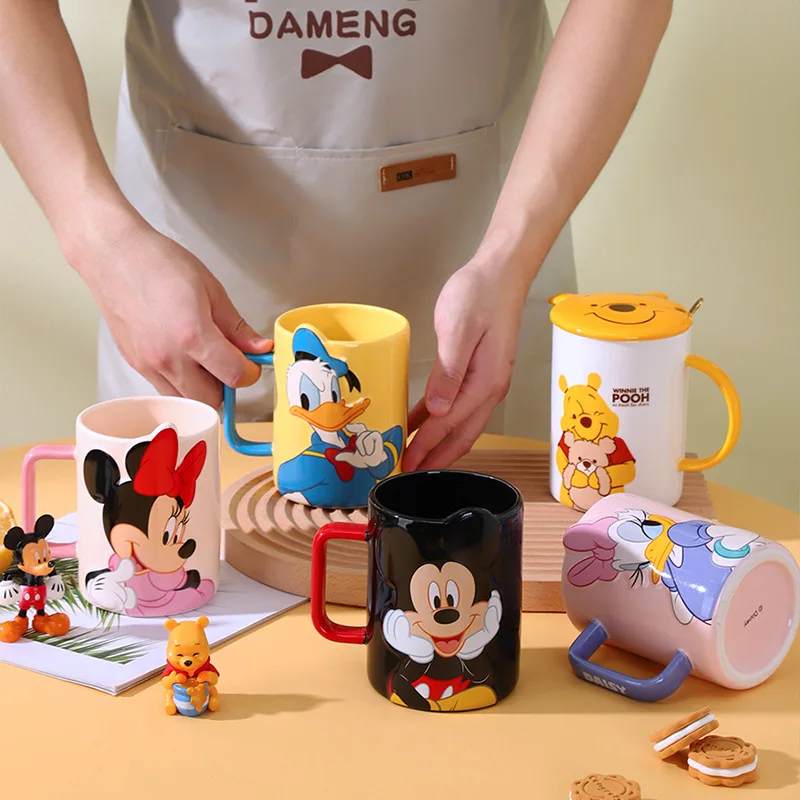 

Кружка Disney с Микки и Минни Маусом, милая кофейная кружка с рисунком маргариток и ложкой, с крышкой, кавайная чашка-Тройник, керамические кружки, набор, подарочная коробка