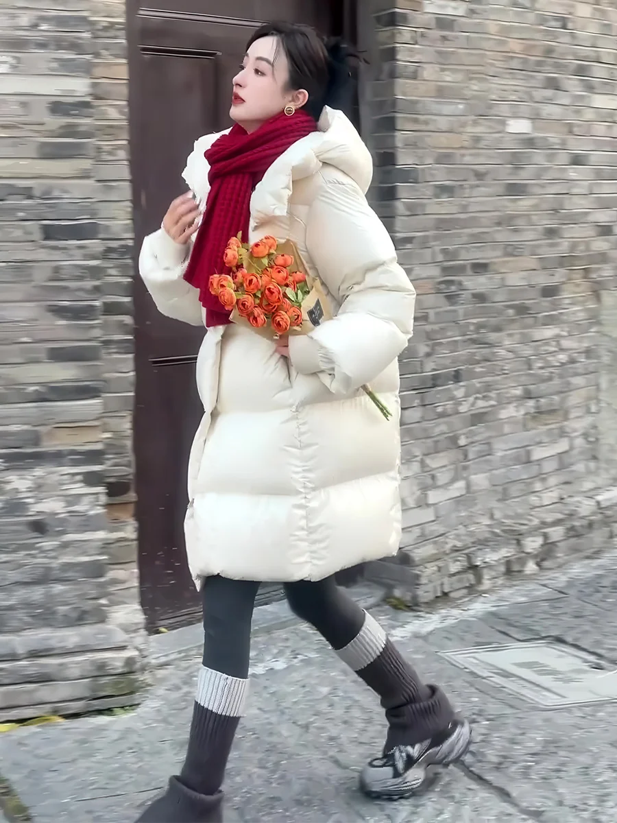 

Корейская женская пуховая куртка средней длины с капюшоном, бежевая, теплая, повседневная, свободного кроя, зимняя верхняя одежда, мода 2025