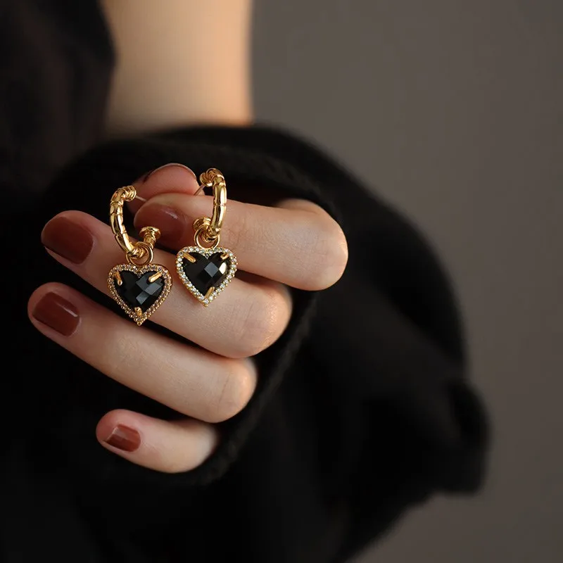 Black Hearts Zircon…