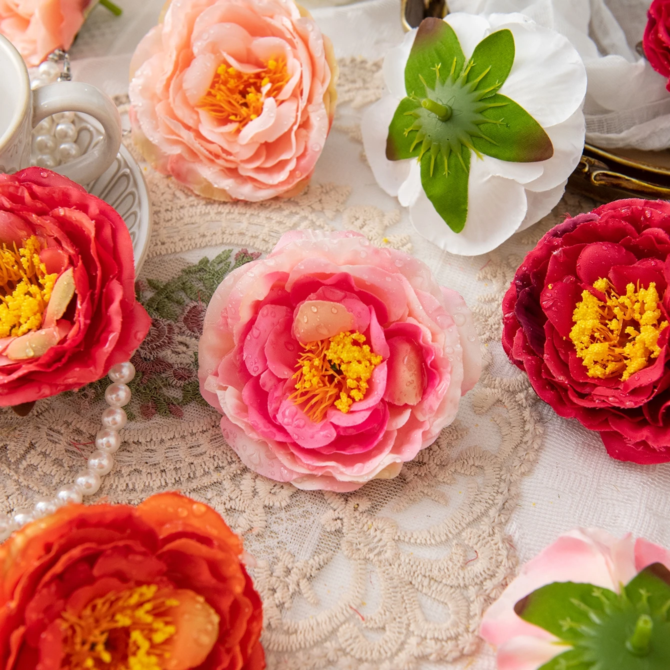50/100 Stück Künstliche Blumen Seidenkamelien für Zuhause, Zimmer, Valentinstag, Garten, DIY Geschenkbox, Hochzeitskranz, Brautstrauß, Bestseller – Detail 2