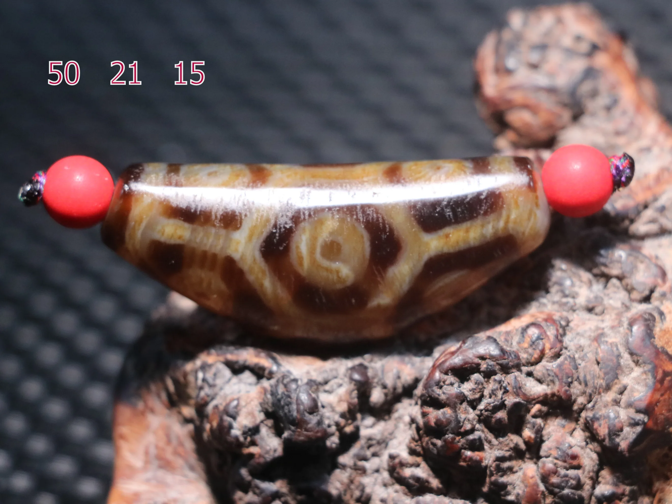 

CONGXINZAI1005009037751106 DAJIDALI Мощность тибетского старого агата в форме рога долговечности 9-глазый тотем дзи подвеска из бисера