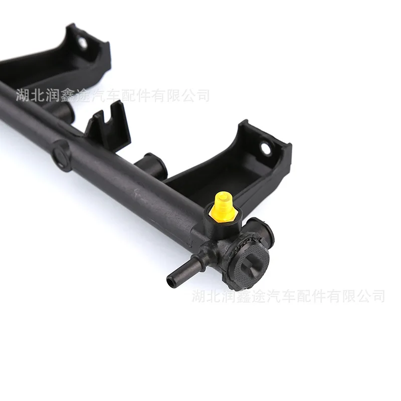 Suitable for Peugeot 307 308 408 301 206 Citroen Sega Elysee Triumph C4L fuel distribution pipe