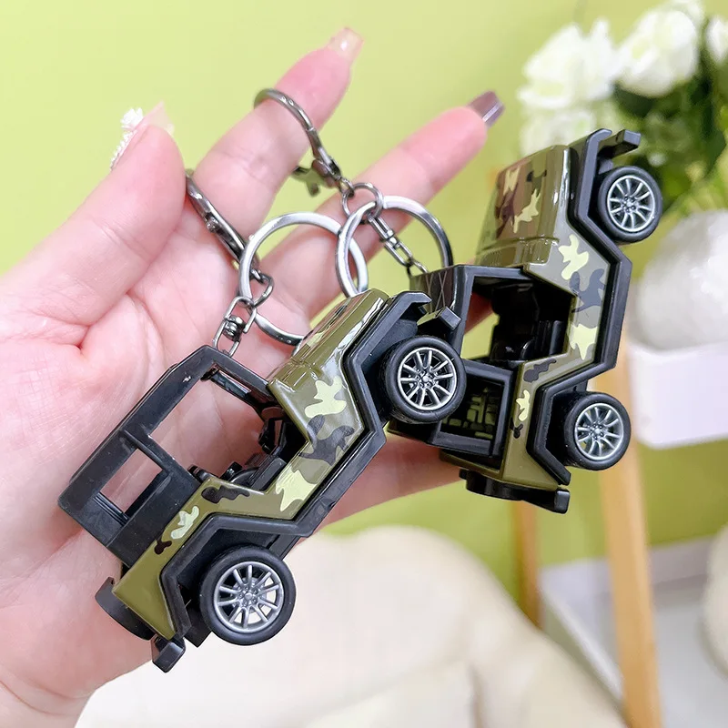 1 Pcs New cartoon camouflage buggy keychain pendant creative simulation buggy schoolbag pendant car keychain pendant boy gifts