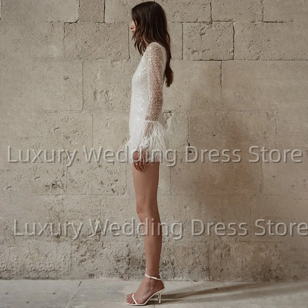 Aangepaste mini korte pailletten glanzende zomer trouwjurken lange mouwen met veren boven de knie luxe bruidsjurken 2025