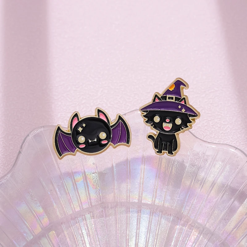 Cute Bat Cat Enamel Pins Custom Halloween Animals Brooch Lapel Badges Punk Gothic Jewelry Gift for Kids Friends