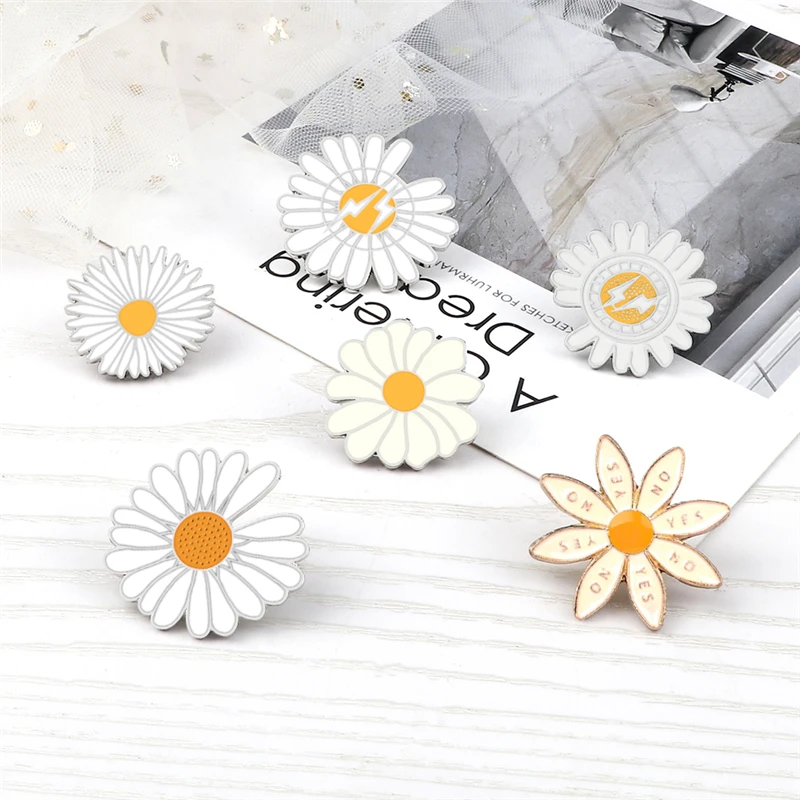 Pretty Daisy Brooches Cartoon Fashionable Flowers Badge Enamel Pins Backpack Denim Lapel Pin Jewelry Gifts for Girls Accessories