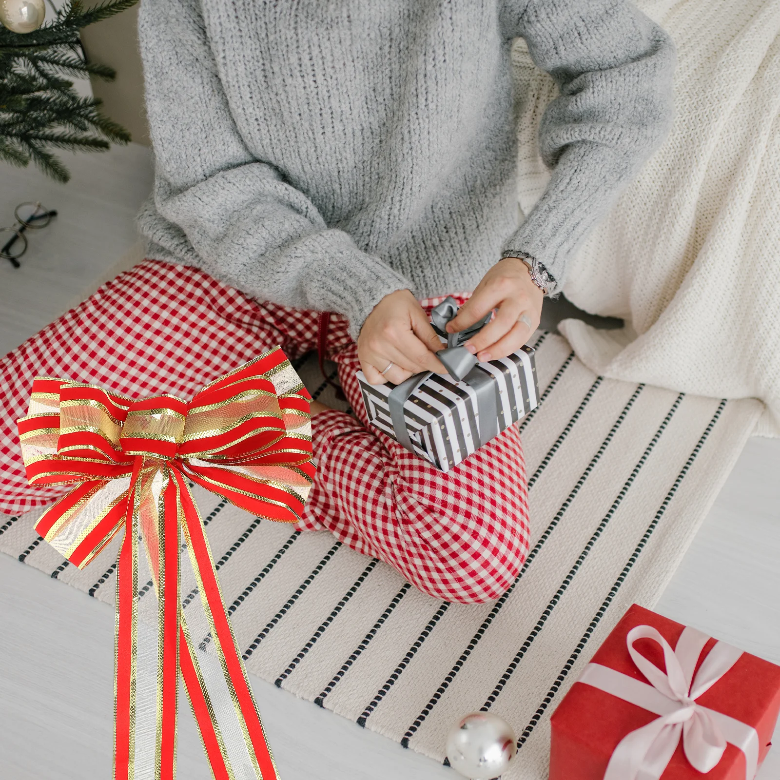 

Stylish Christmas Tree Topper Bow Red Festive Ornament for Wreaths Garlands Fences Porch Xmas Bows Indoor Outdoor Use