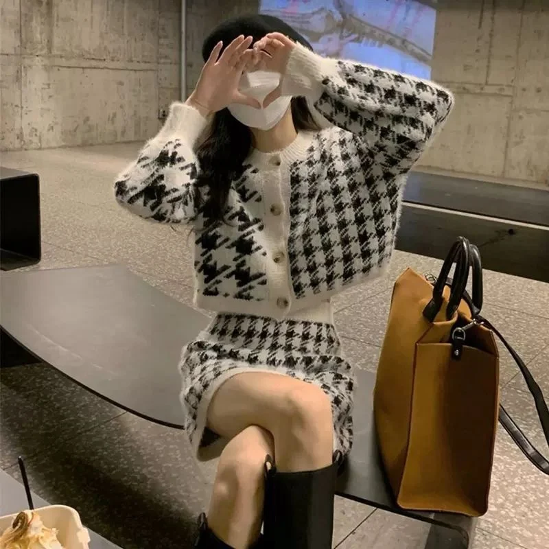 

Autumn Winter New Style Korean Plaid Knitted Sweater And Skirt Set Women Slimming Retro Small Fragrance Style Fashion Set