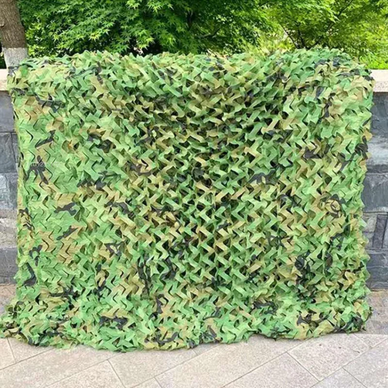 

Камуфляжная сетка используется для маскировки в лесах, на пляжах, в павильонах, садах, в качестве солнцезащитных навесов, камуфляжного полотна и для использования в пустынях и джунглях.