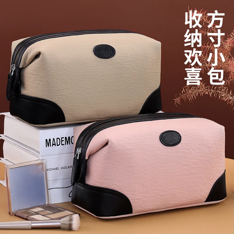 Men's Travel Toiletry Bag Large Capacity Portable High End Gym Makeup Storage Leather Bag for Business Trips Easy to Carry