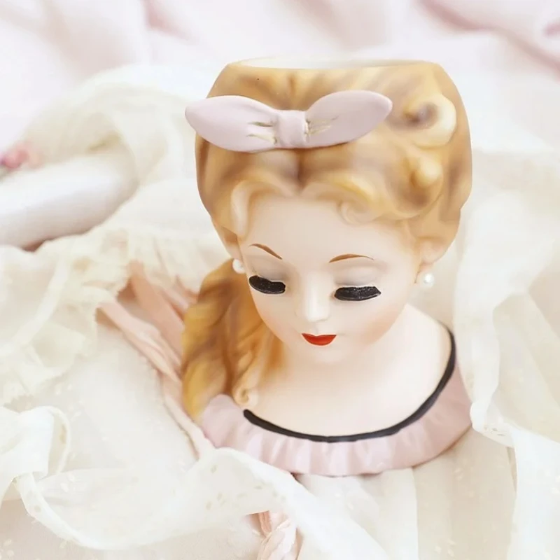 

Nordic Resin Vase Lady Woman Desktop Storage Organization Makeup Brush Character Statue Decoration Vintage Ornaments