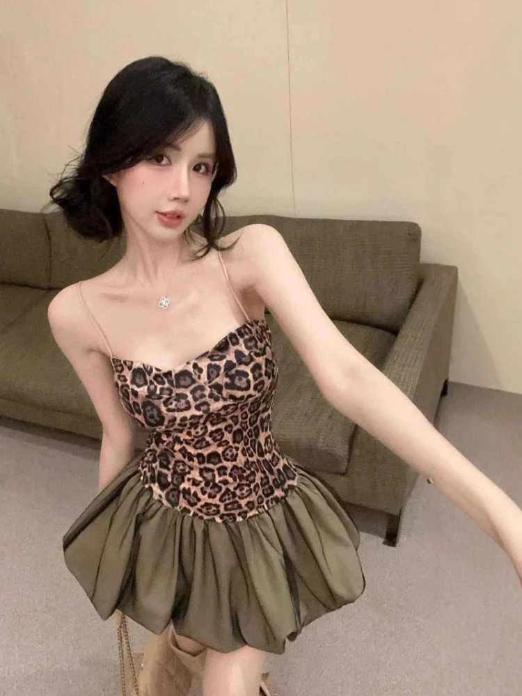 อเมริกันวินเทจชุดเสือดาวพิมพ์ใส่ Blossom พัฟกระโปรงเอวสูง Bodycon สปาเก็ตตี้เซ็กซี่ Chic สาวมินิชุด