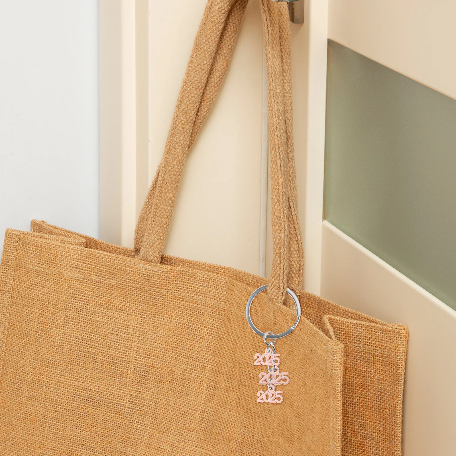 100 قطعة سلسلة المفاتيح سبيكة السحر 2025 عدد السنة قلادة لصنع المجوهرات Crafts بها بنفسك الحرف أساور القلائد Keyrings سحر ل #1