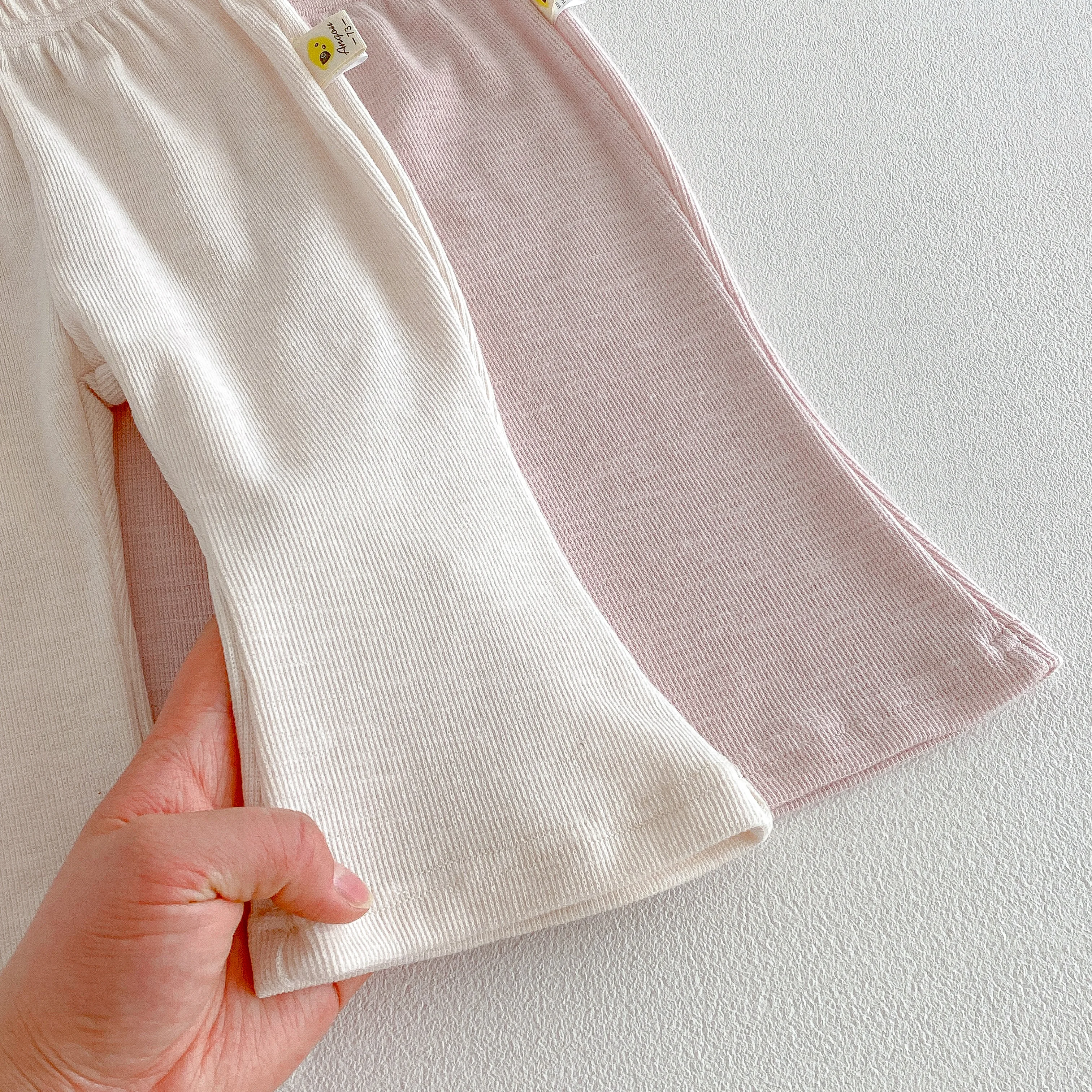 Mädchen-Mode-Set 2026 im koreanischen Stil für Frühling-Herbst, Netzschal, Schleifenbluse mit ausgestellter Hose - Zweiteiliges Set für Mädchen – Detail 9