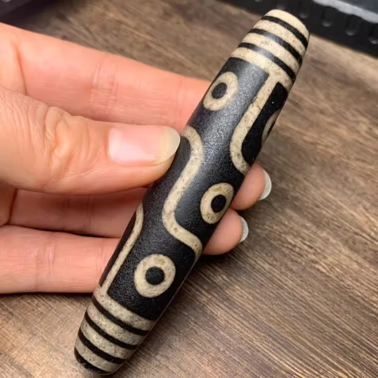 

Tibetan nine-eye old dzi bead necklace pendant, four-line dzi bead Xizang nine-eye long dzi bead hand handle