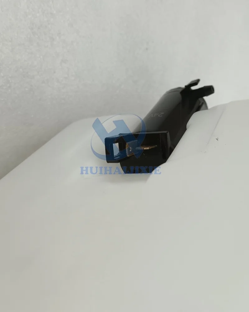 4325519 Water Tank Window Washer For HITACHI ZX870-5G Excavator PartsCompatible models EX1100 EX1100-3 EX1200-5 EX1200-5C EX1200