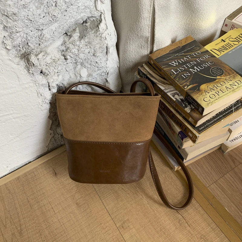 

2025 Winter New Simple Fashion Versatile PU & Faux Suede Shoulder Bags Color Matching Retro Classic Style Women's Crossbody Bags