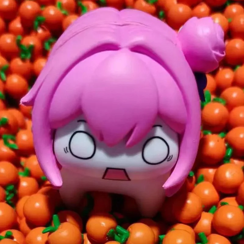 Q نسخة Nikke Doro أنيمي لعبة شخصية عمل تمثال سطح المكتب الحلي موضة لطيف الوردي الكلب فتاة بالجملة لعبة مجسمة الهدايا