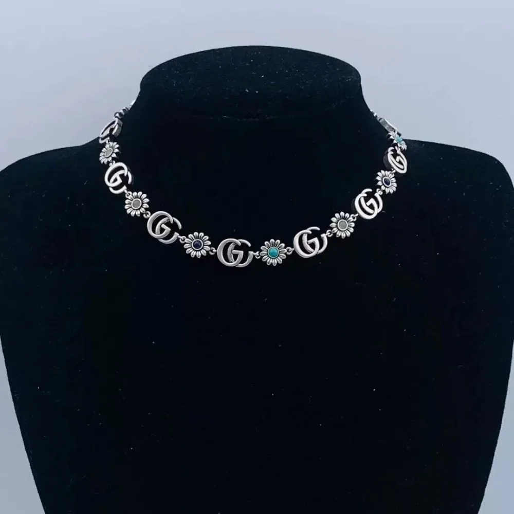 2025 قلادة جديدة كلاسيكية عتيقة مناسبة للنساء