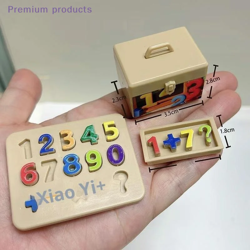 1 Set Simulazione in miniatura Piccoli giocattoli ornamentali per modello di casa delle bambole Lettere Numeri Blocco Puzzle Ordinamento Mattoni matematici Bambini