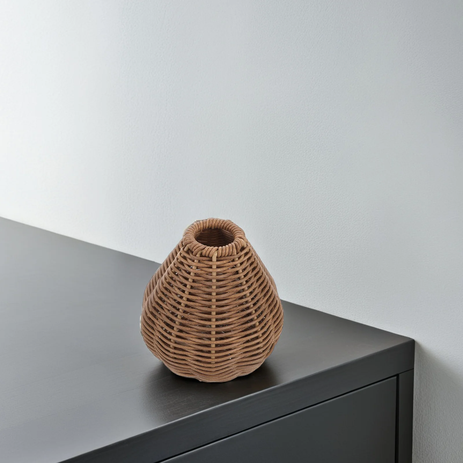 

Weaving Vase Flowers Floral Arrangement Holder Decorative Dried Desktop Rustic Woven Imitation Rattan Bud Vase Plastic Wicker