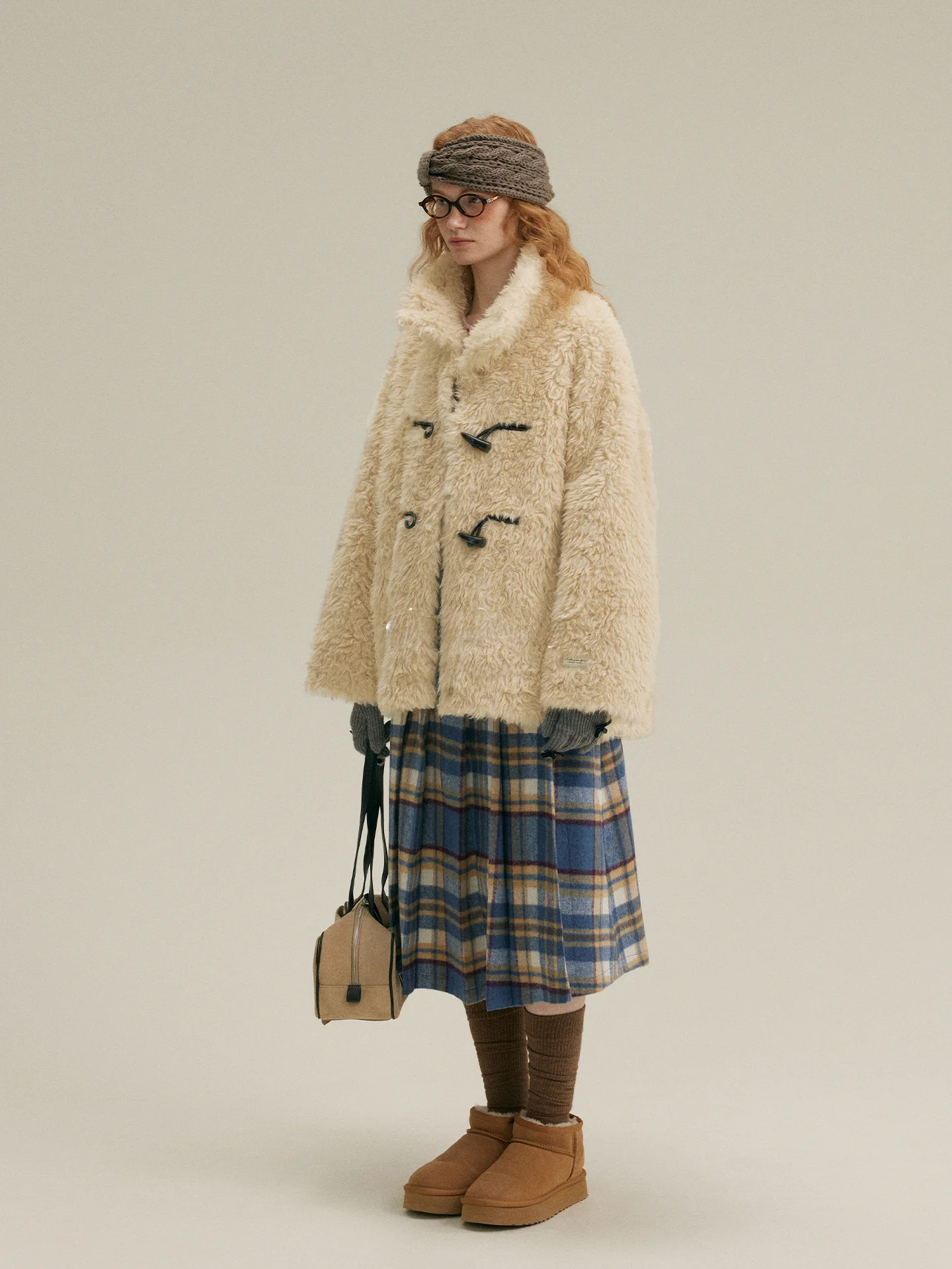 Casaco Feminino Rina Berry com Gola de Pele, Solto, Casual, Quente para Inverno, com Detalhe de Borla, Agasalho Curto de Poliéster com Manga Longa