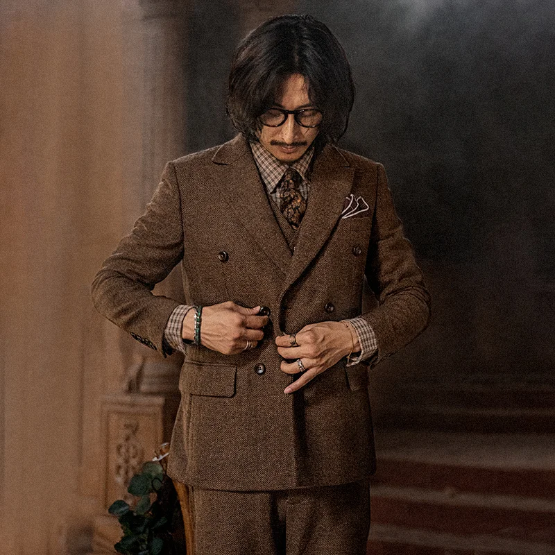 

Vintage gentleman's double breasted men's 3-piece wool blend herringbone business casual British suit jacket