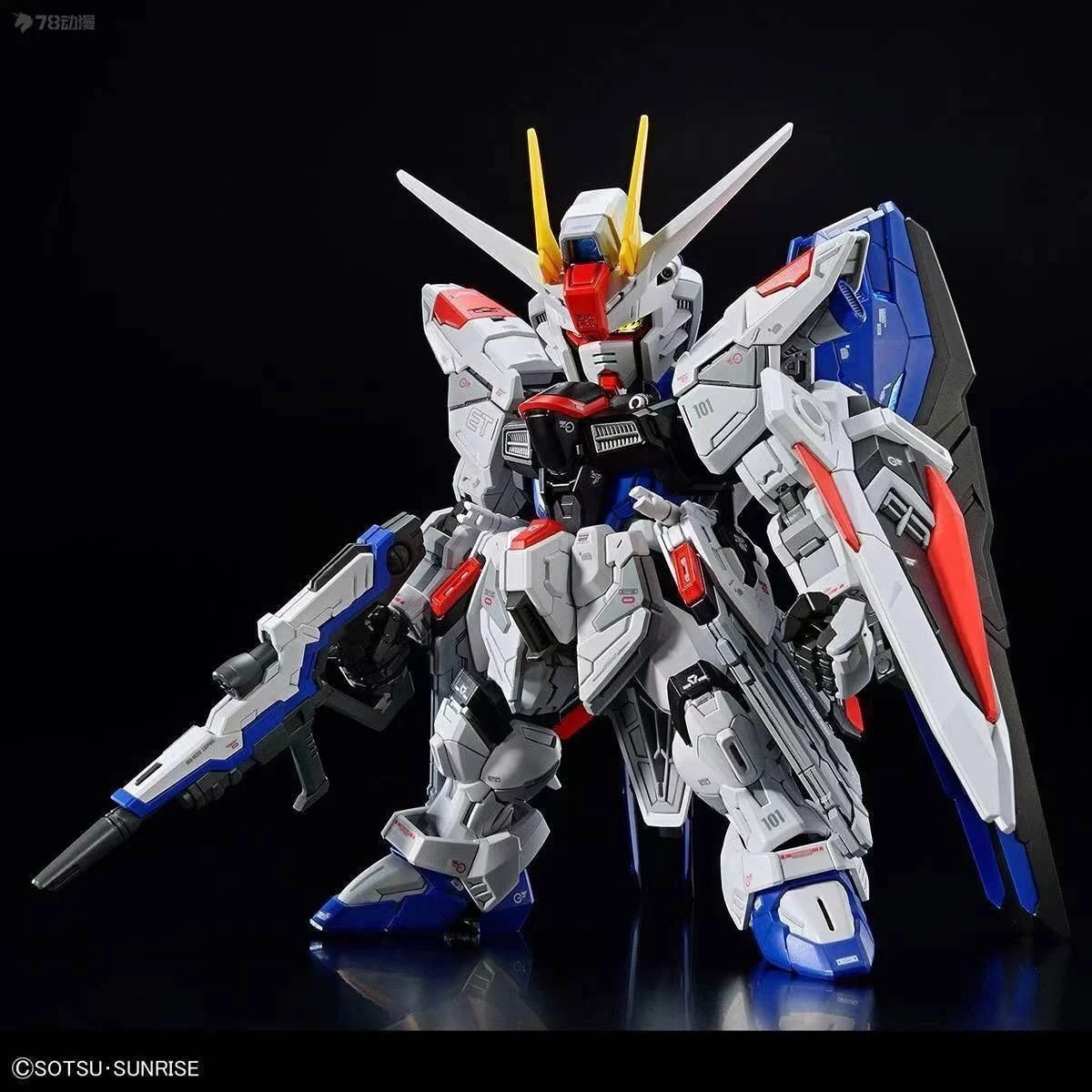 재고 있음 GAOGAO Strike Freedom 아이스 블루 컬러 MGSD 조립 모델 키트 액션 피규어 장난감 투명 버전 로봇 모델 메카
