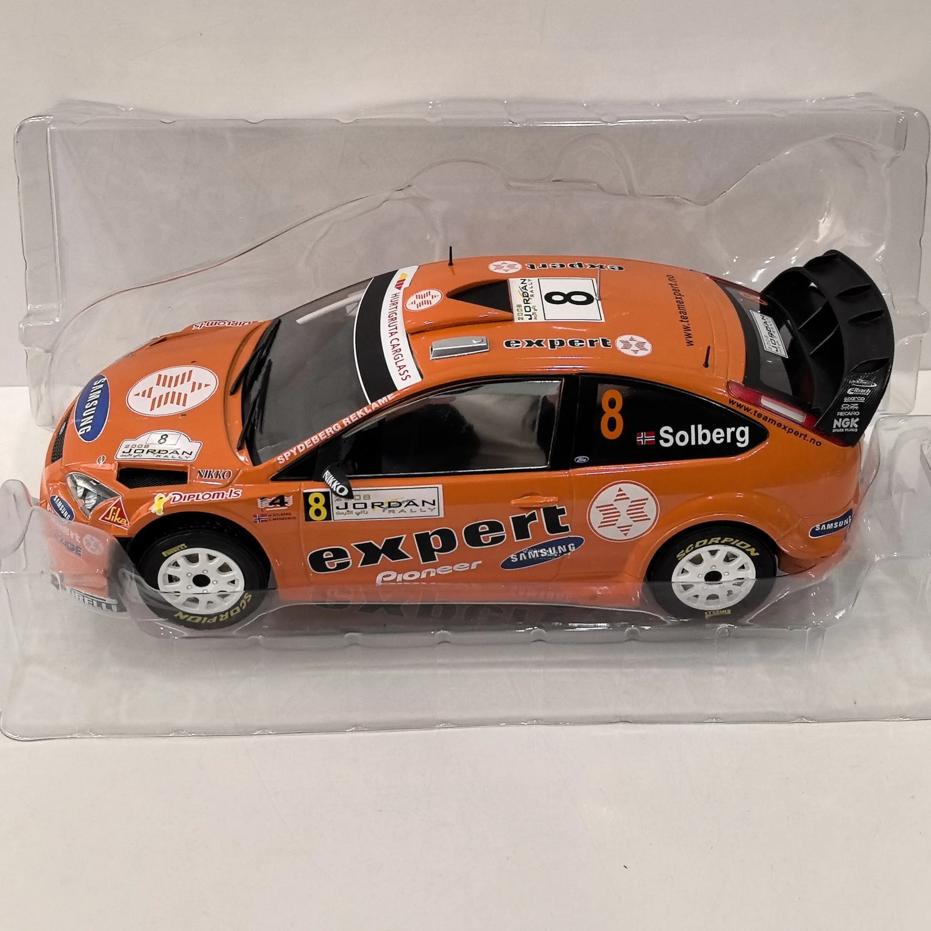 다이캐스트 IXO 1:18 스케일 포드 포커스 # 8 포드 포커스 레이싱 합금 자동차 모델 소장 장난감 선물 기념품 디스플레이 장식품