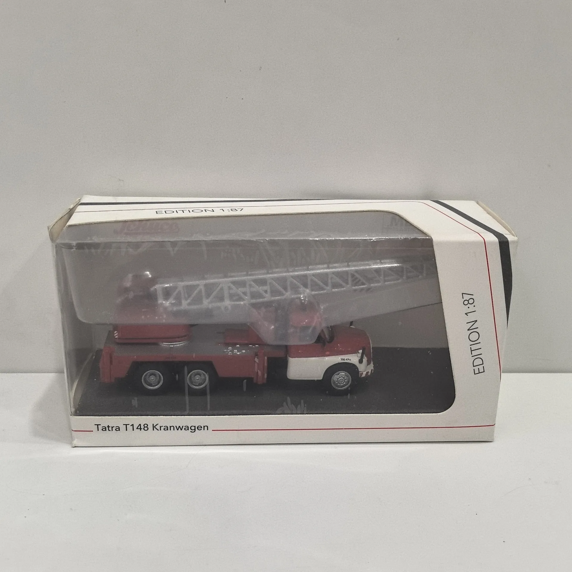 Diecast SCHUCO 1/87 Scale HO TATRA T148 KRANWAGEN It's Too Sluggish for The Fire Engine Alloy Car Model