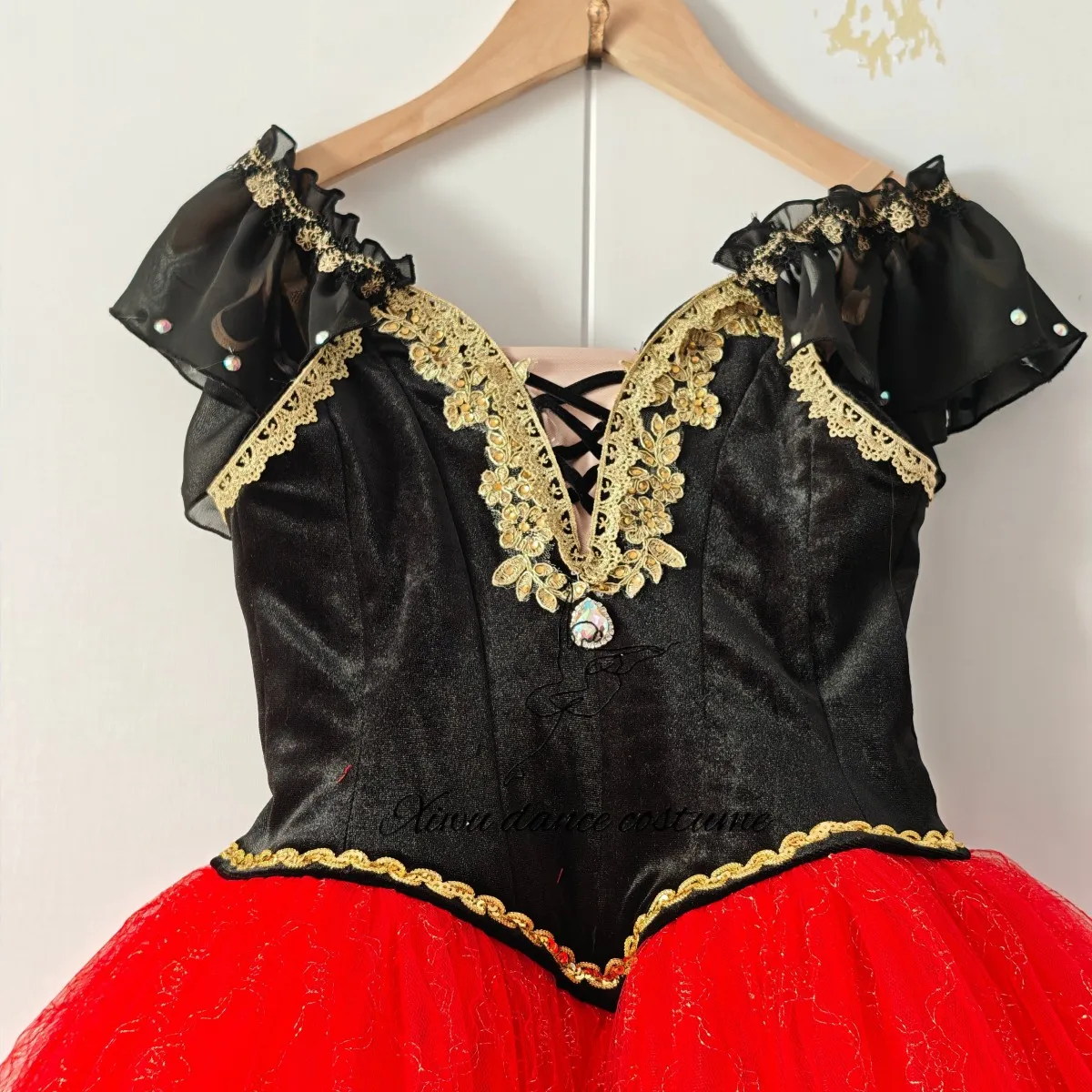 Sukienka sceniczna w stylu flamenco, czarno-czerwona, z falbanami