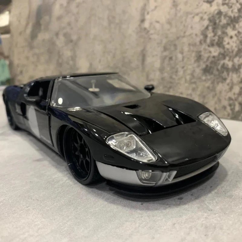 Jada 1:24 2005 Ford GT Diecast Alloy Car Model Toys Simulation Sports Car Boys Toys For Boys Birthday Gift J355