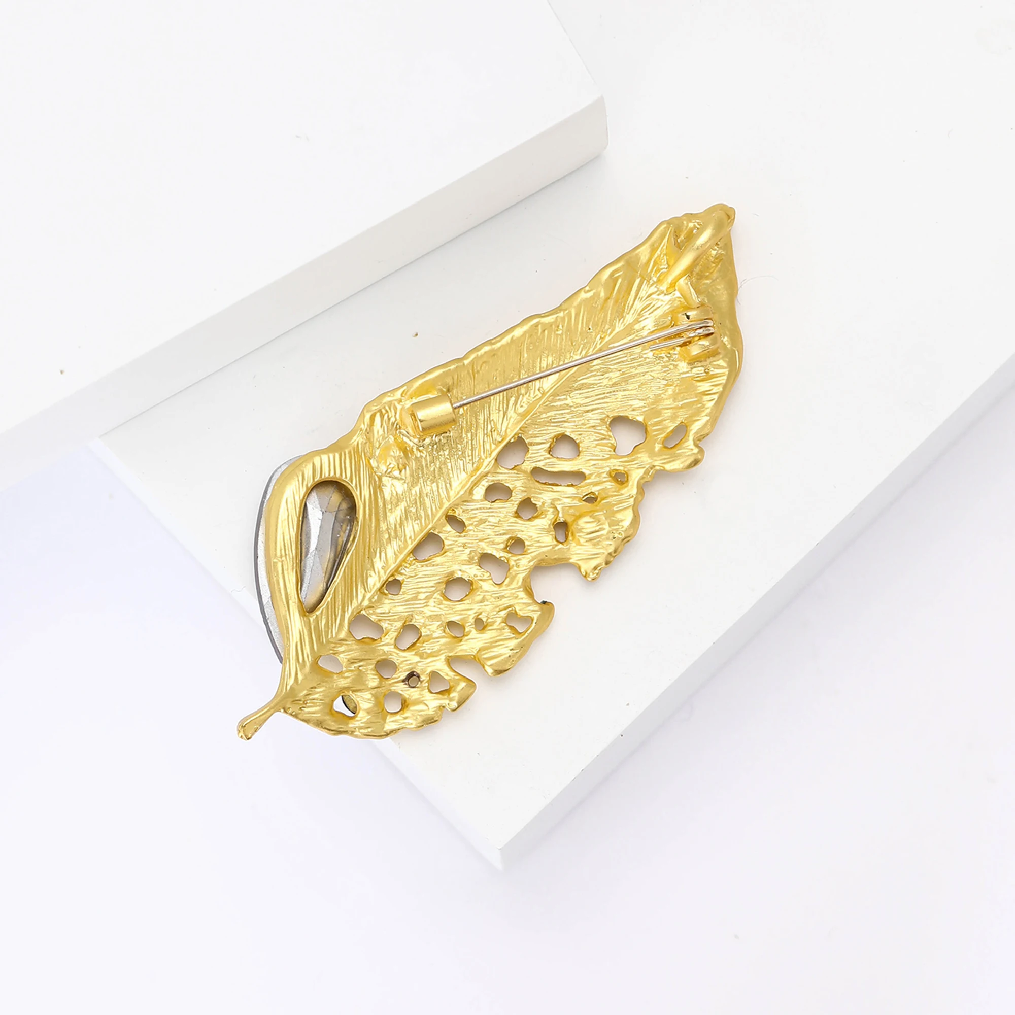 Enamel Leaf Pins for Women Unisex Rhinestone Plant Brooches Glass Leaves Lapel Pins Office Party Friend Gifts Accessories