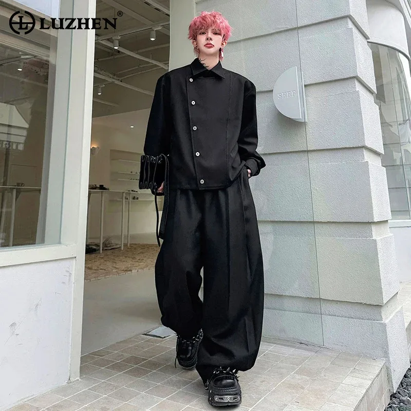 

Мужской модный костюм-двойка LUZHEN 2026: однотонная рубашка с длинным рукавом и прямые брюки свободного кроя JY6133