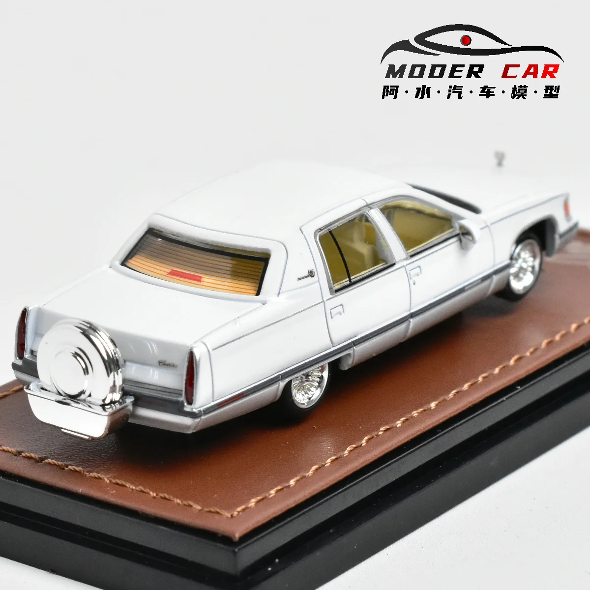 GOC 1:64 Fleetwood  Naiska Diecast Model Car