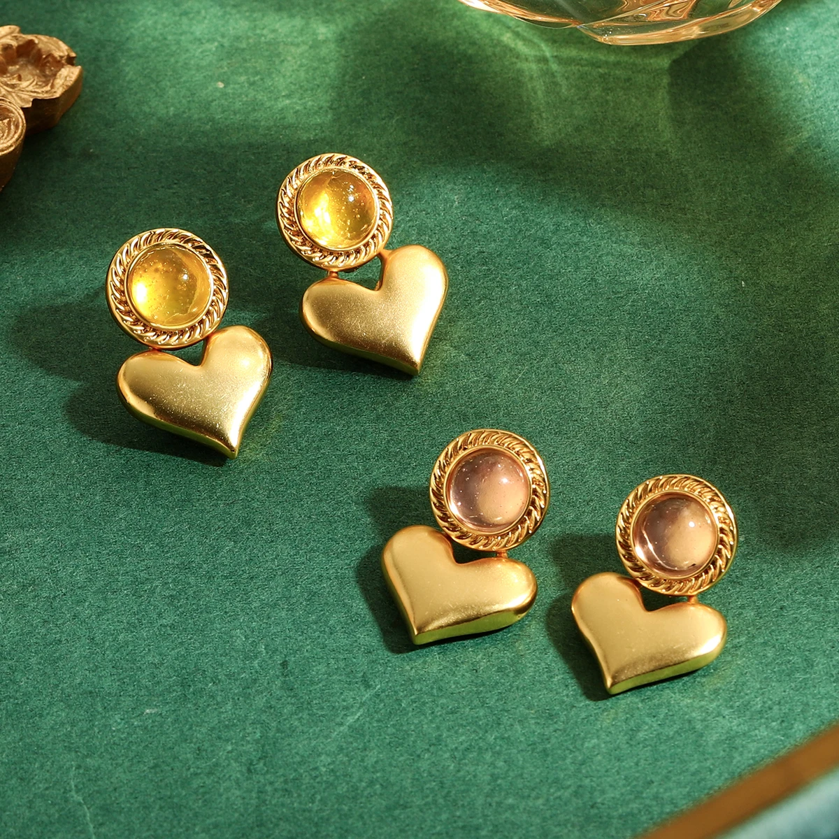 French Vintage Gold Color Heart Drop Earrings for Women Elegant Round Amber Pink Stone Love Heart Dangle Earrings Jewelry