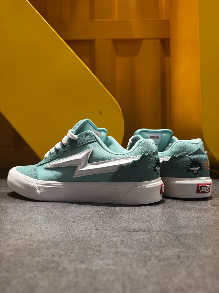 

Fat Bread oe Street Sle Casual Men's Sneakers een Explosion Head Embroidery Patchwork Retro Board oes Youth Trend