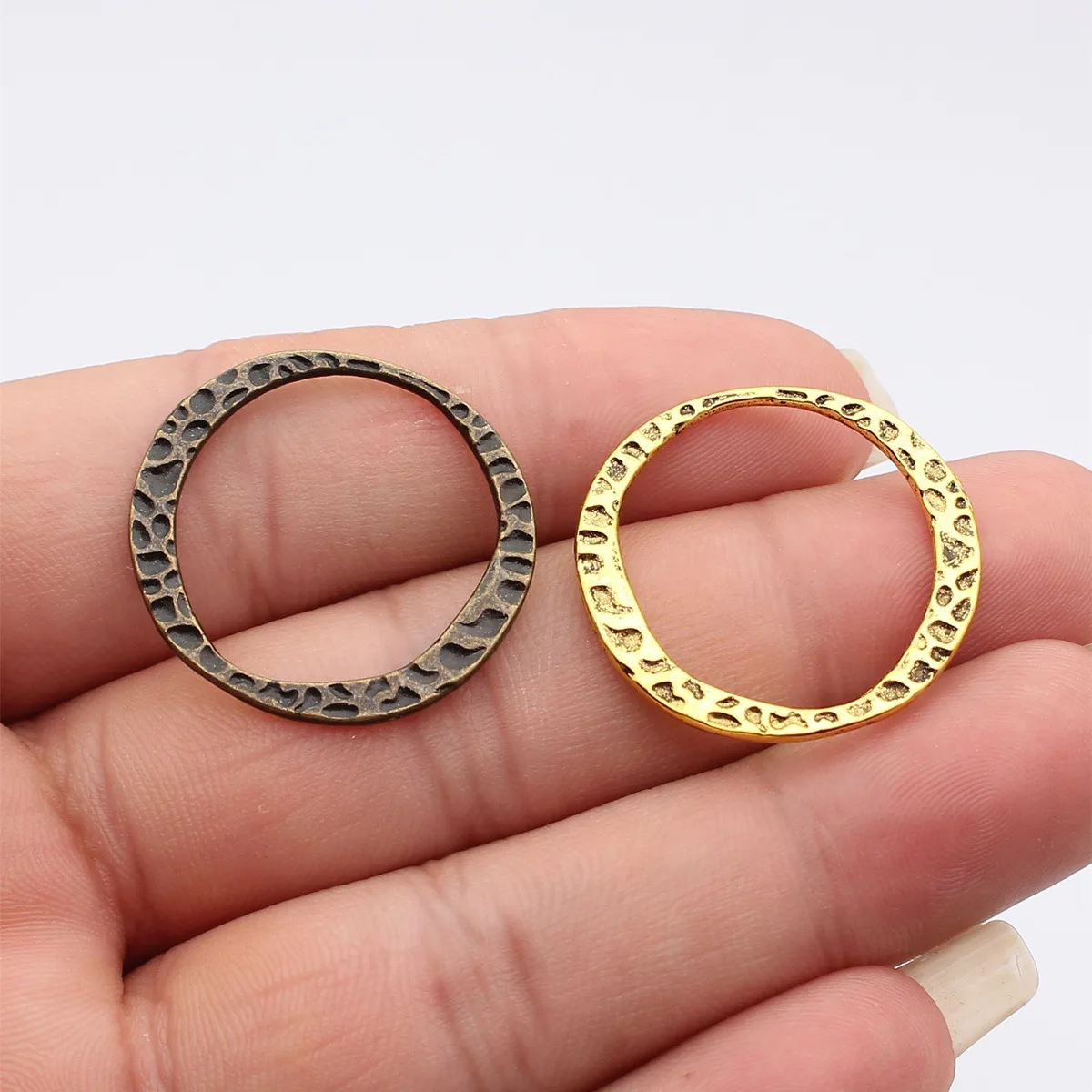 WYSIWYG 10pcs 30x28mm 2 Colors Antique Bronze Color Antique Gold Color Hammered Irregular Circular Circle Connector