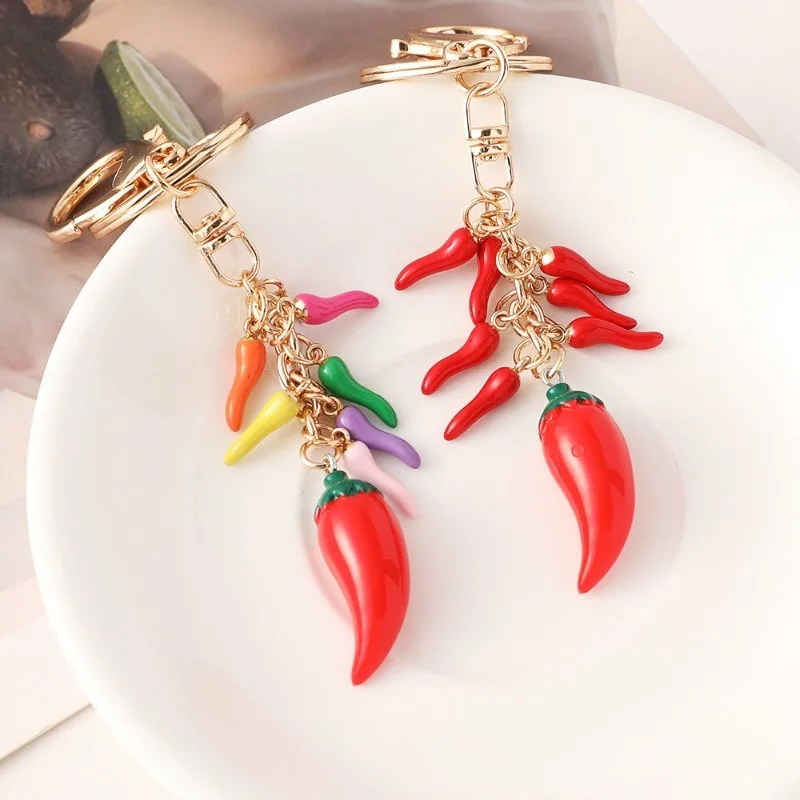 Llavero de chile picante rojo, bonito colgante para bolso, llavero de coche de metal dorado, divertido colgante de la suerte, regalo para niños