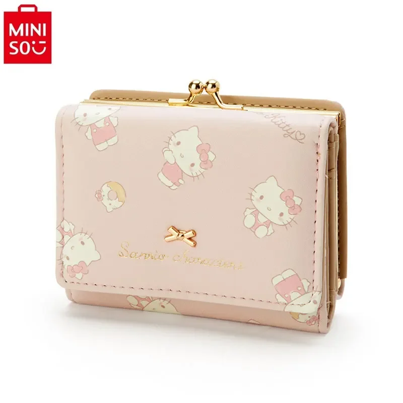 MINISO 2024 ใหม่ Hello Kitty PU Casual สั้นกระเป๋าสตางค์นักเรียนการ์ตูนซิปหัวเข็มขัดกระเป๋าหนังคลิปกระเป๋าสตางค์